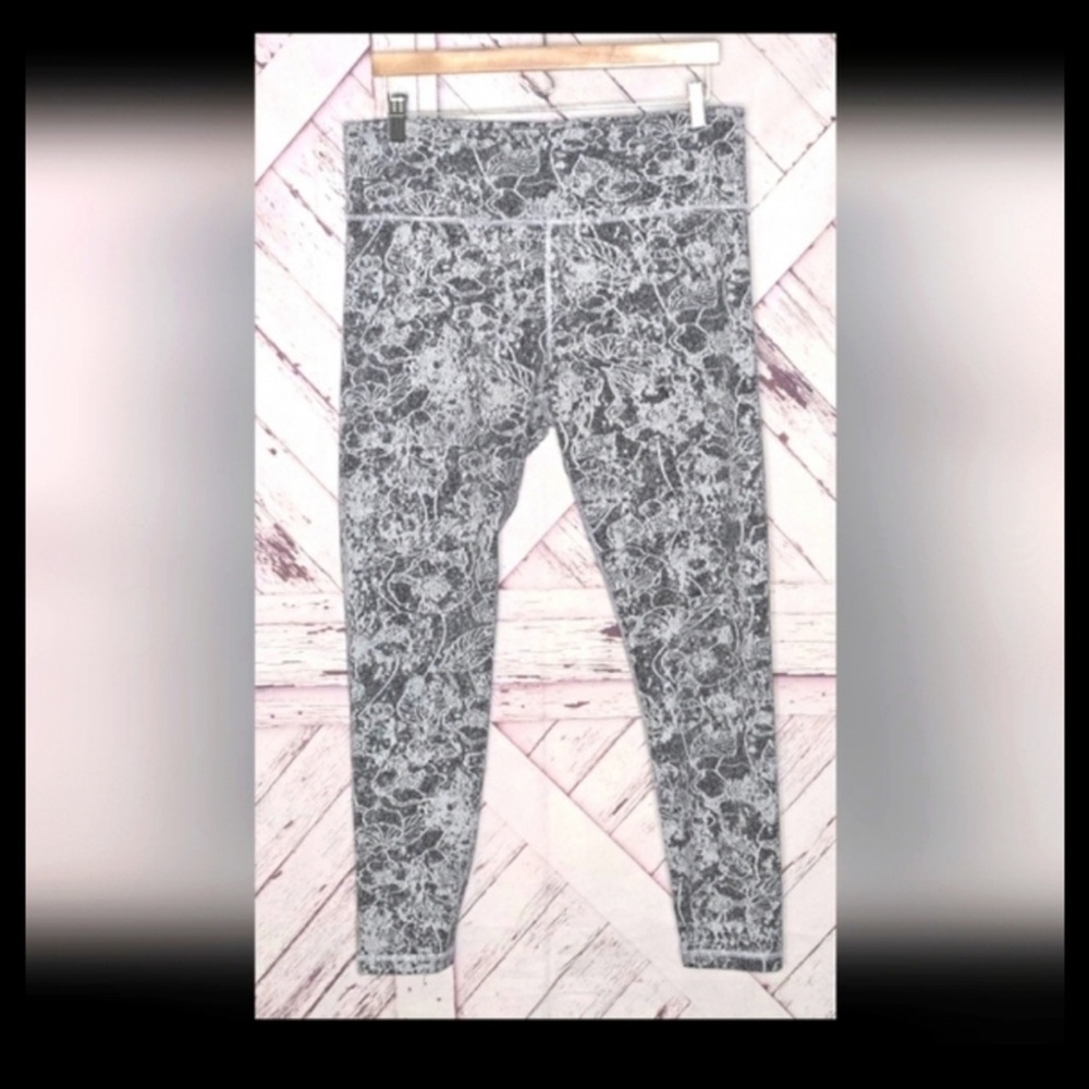 Athleta Black and White Elation Graffiti 7/8 Tight